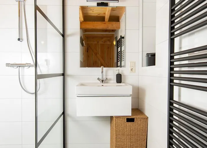 Cozy Vacation In Beautiful Surroundings Empe